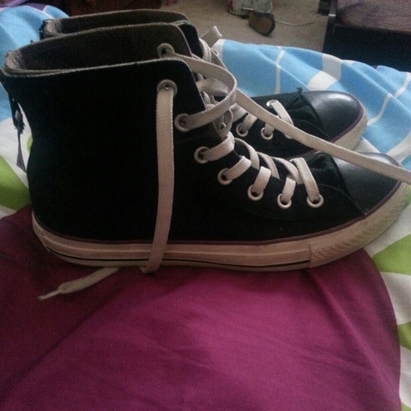 Black/ purple converse