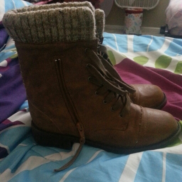 Brown boots with sweater top