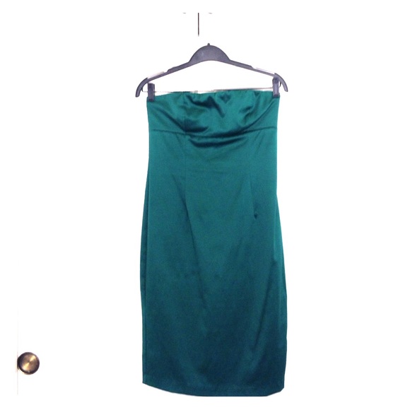 A beautiful emerald green strapless cocktail dress