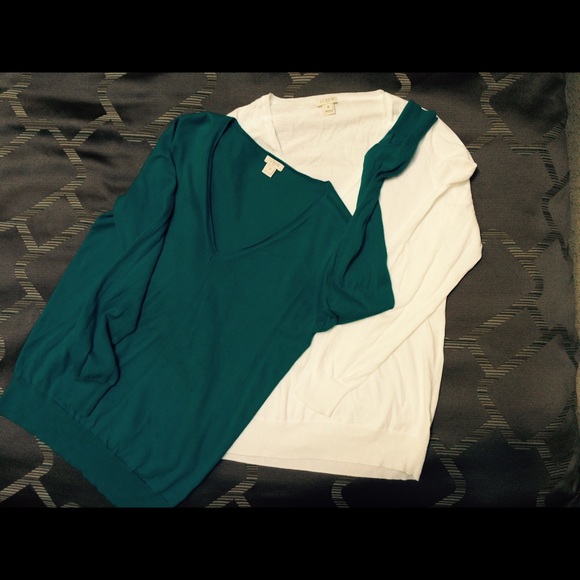J.Crew Factory V-neck sweater. White, medium.