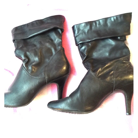 Black boots 2 1/2 in heel 👠