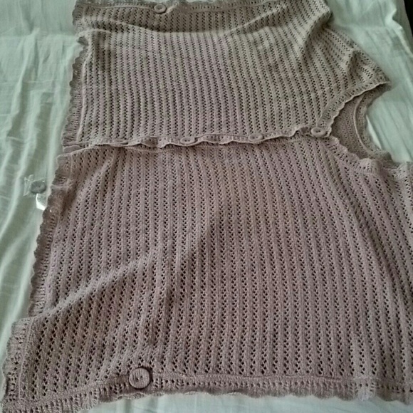 Cape - Picture 3 of 3