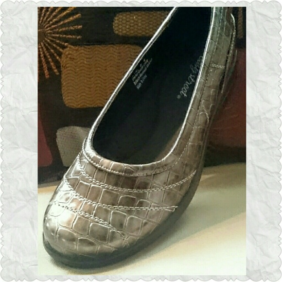 159 PEWTER SKIMMER FLAT WEDGE COMFORTABLE & STYLISH PADDED INSOLE & ARCH SUPPORT - Picture 1 of 4