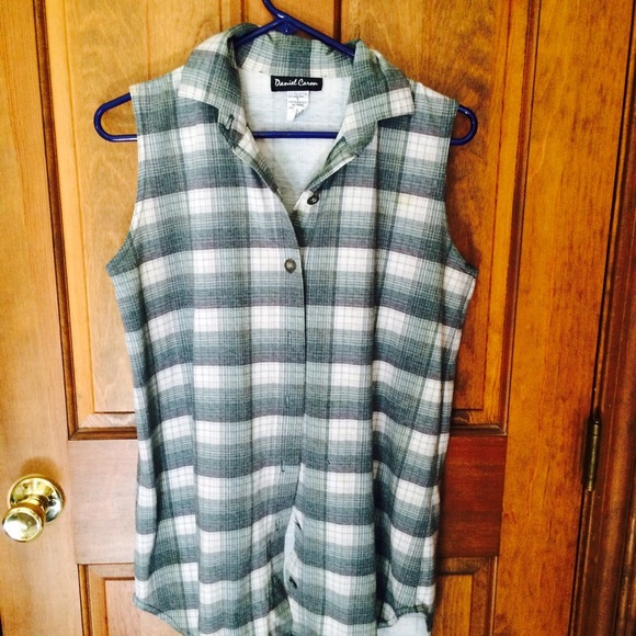 Sleeveless plaid flannel shirt in size small