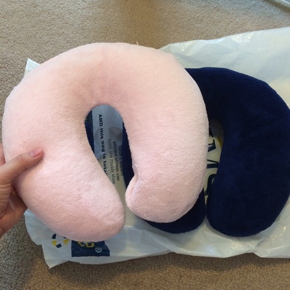 Two U pillows - Picture 1 of 4