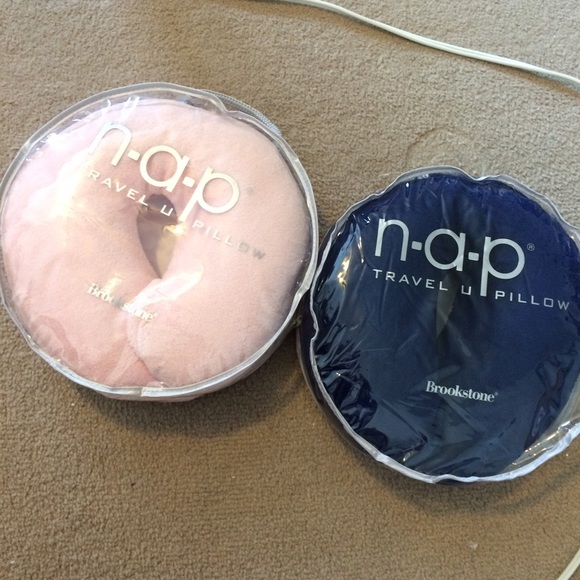 Two U pillows - Picture 2 of 4