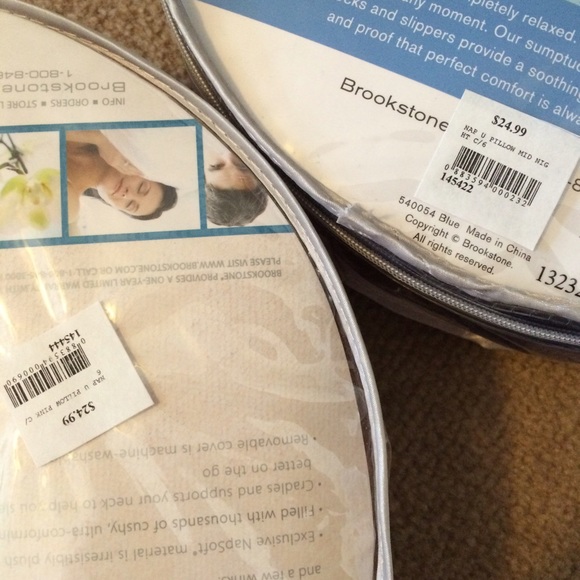 Two U pillows - Picture 4 of 4