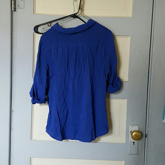 Blue button down tee with pockets - Picture 2 of 3