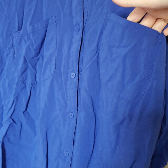 Blue button down tee with pockets - Picture 3 of 3