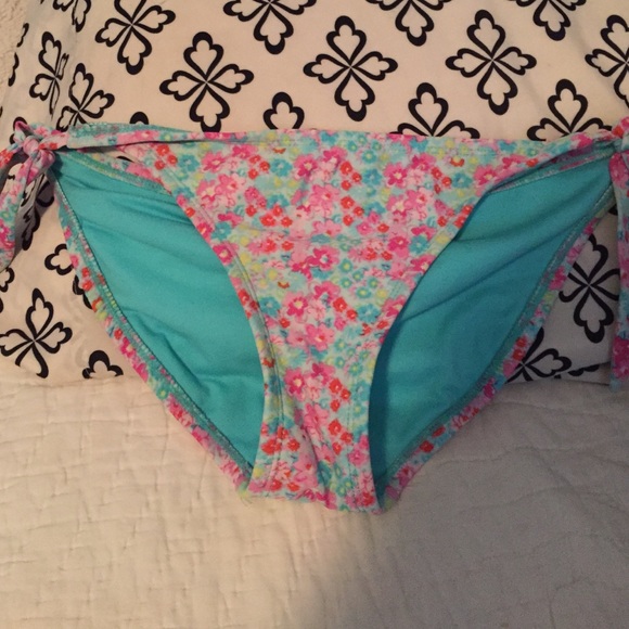 Target bathing suit - Picture 2 of 2
