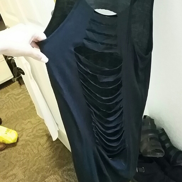 Black tank - Picture 2 of 2