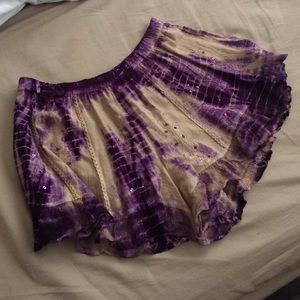 Tie dye ruffle hem shorts