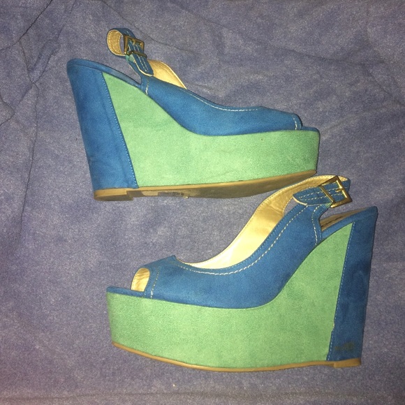 Suede wedges . Blue/ teal.