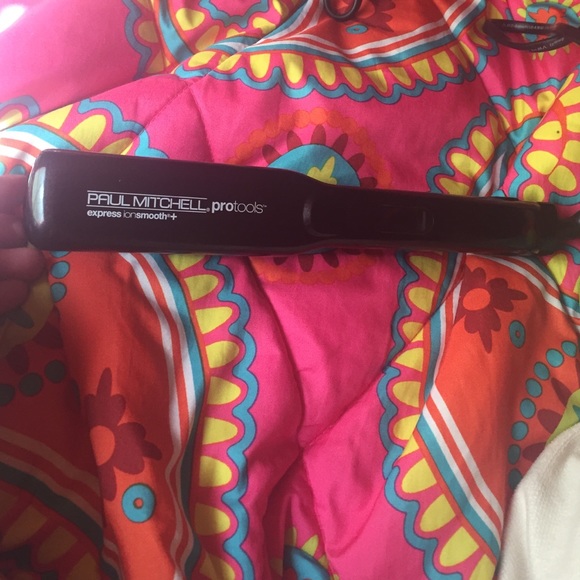 Paul Mitchell pro tool straightener!