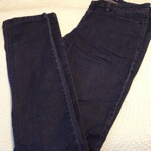 Lauren Conrad dark rinse slim jeans. Size 8.