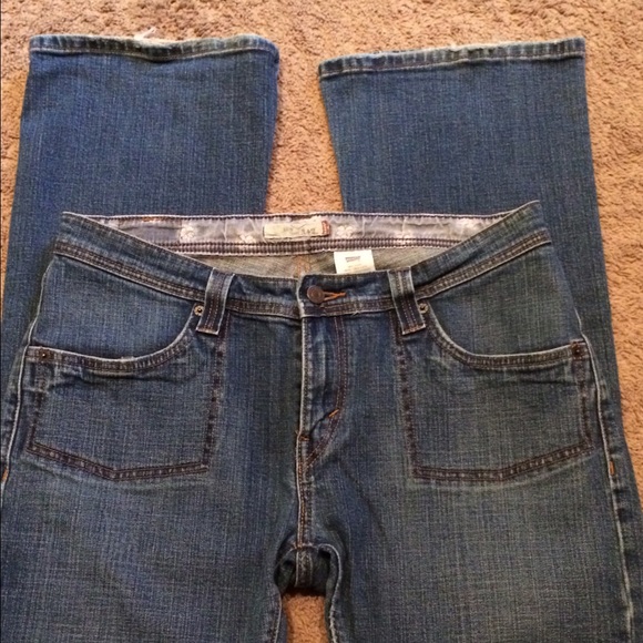 Levi's low flare size 12M
