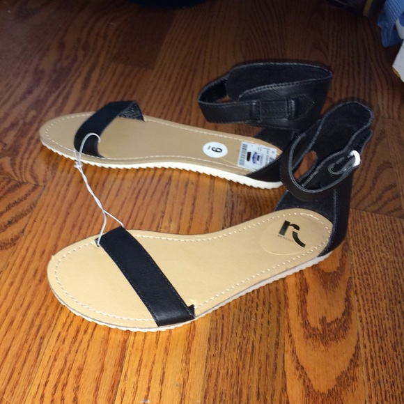 Report Sandals - Picture 4 of 4