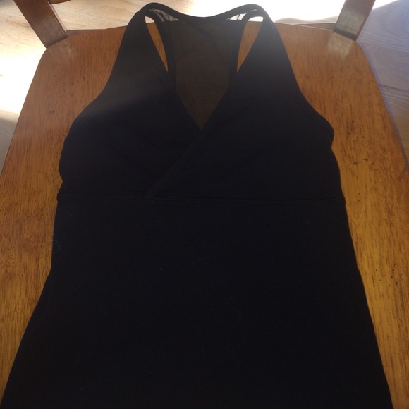 Black lululemon tank top