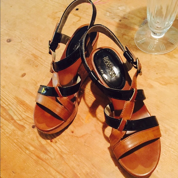 Pretty summer wedges. Perfect for all occasions.