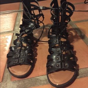 Black lace-up mid height gladiator sandals