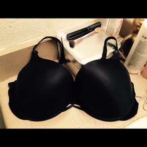 Victoria's Secret Bombshell Size 38D color Black