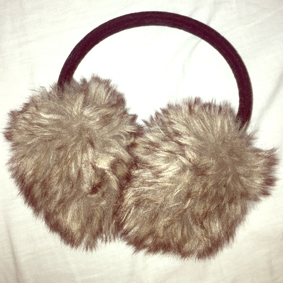 Super fluffy ear muffs!👂🙉❄️