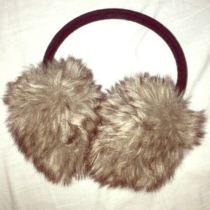 Super fluffy ear muffs!👂🙉❄️