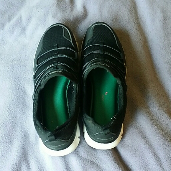 Sketchers black sport shoes