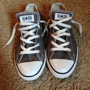 Grey converse chuck Taylor's