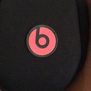 Hot pink Beats by Dr.Dre