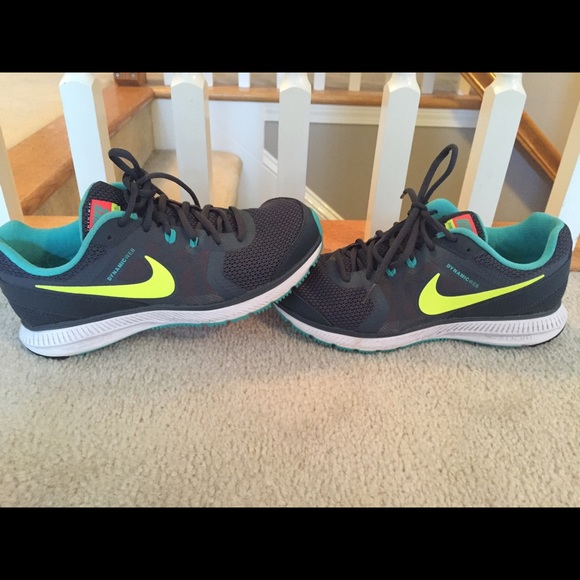 Nike 8.5 womens running shoes