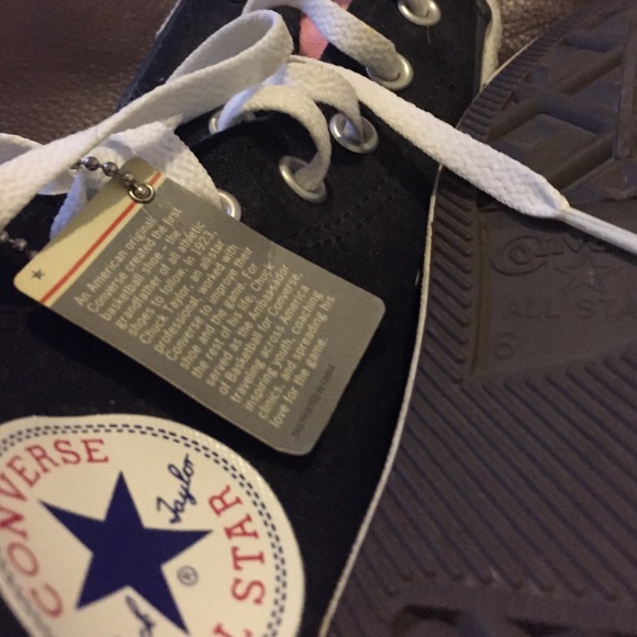 Converse - Picture 4 of 4