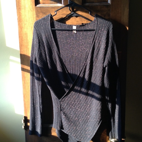 Dolce Vita Black long sleeve top with gold glitter