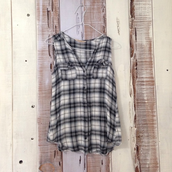 Plaid Sleeveless Blouse