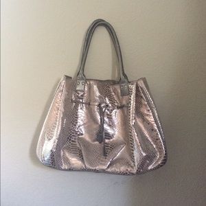 Rihanna Tote (Reb'l Fleur Gift w/t Purchase)