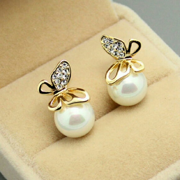 Jewelry - Butterfly Pearl Earrings