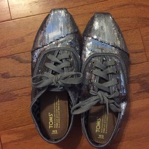 Toms lace up shoes