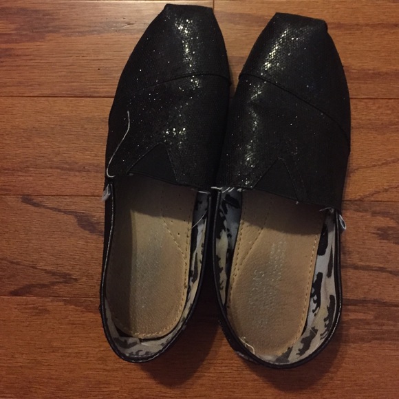 Sparkly black toms