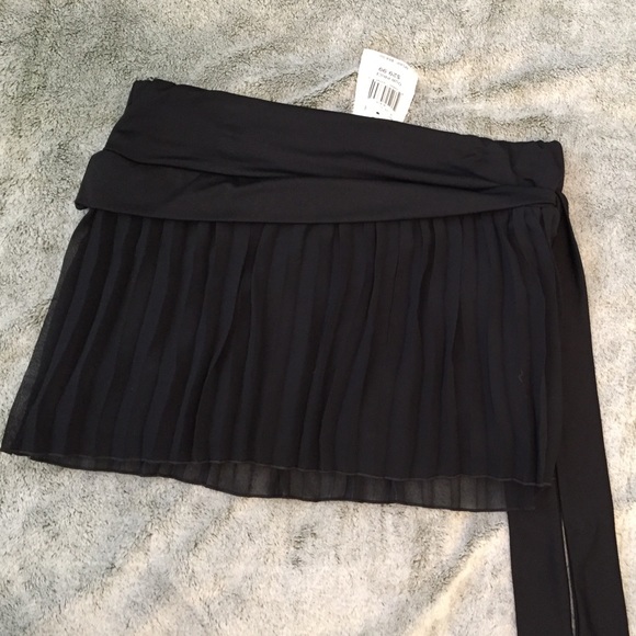 Guess Dresses & Skirts - GUESS pleated mini M