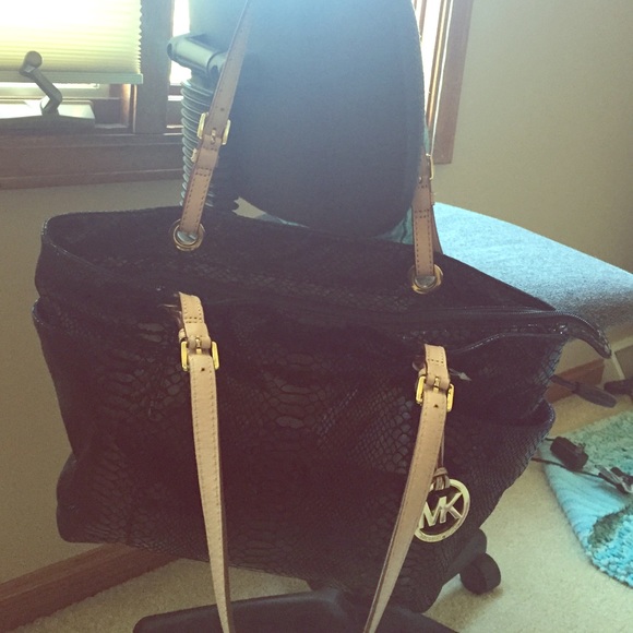 ❗️❗️❗️SOLD❗️❗️❗️Black MK purse