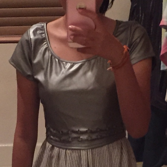 Silver Crop Top - Picture 2 of 2