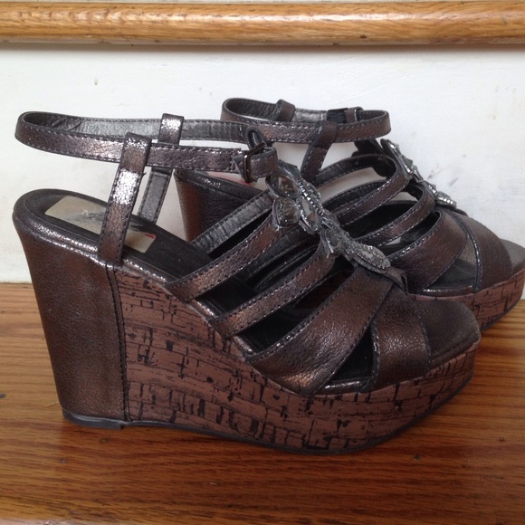 Shoes - Picture 2 of 4