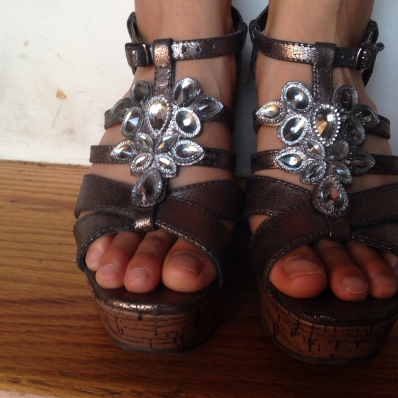 Shoes - Picture 4 of 4