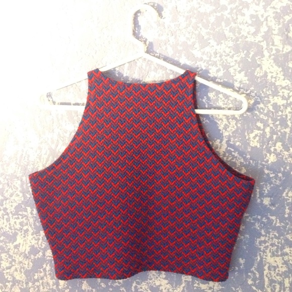 cute fitted and textured crop top!