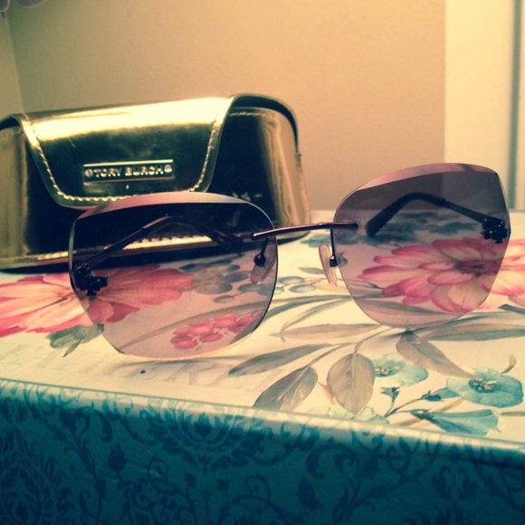Tory Burch Accessories - 🎉SALE🎉 TORY BURCH SUNNIES❤️