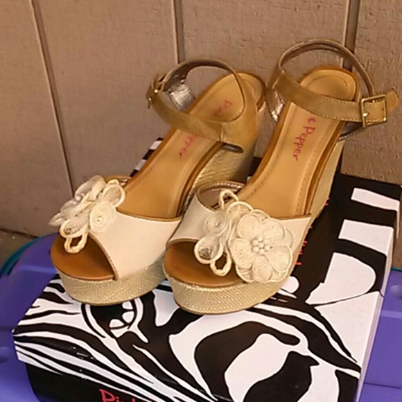 Women's shoes