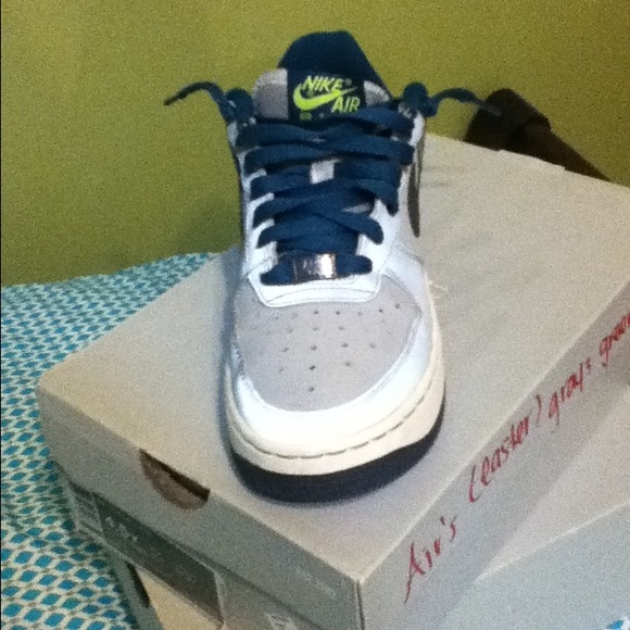 Air Forces - Picture 2 of 3
