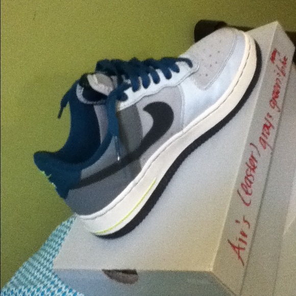 Air Forces - Picture 3 of 3