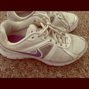 Cute Nike tennis shoes purple and white..