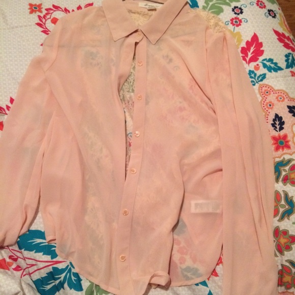 ❗️SOLD❗️Light Pink Lace Back Shirt - Picture 2 of 4